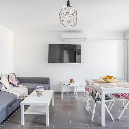 New Joliette Comfortable Well Located With Private Parking Apartment