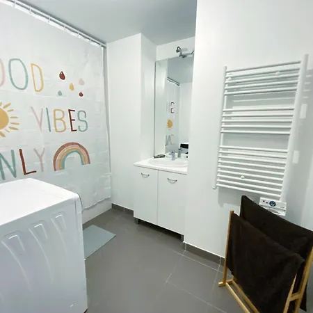 Apartment New Joliette Comfortable Well Located With Private Parking